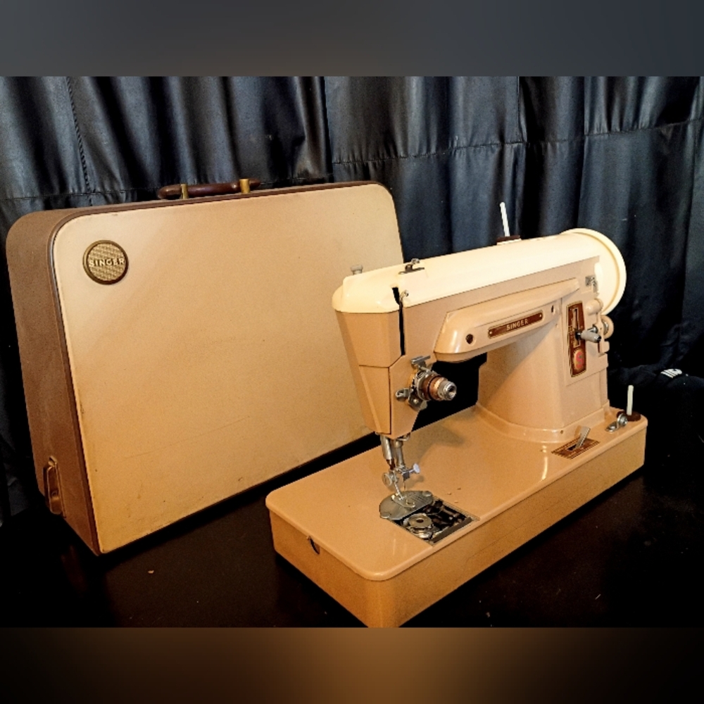 Vintage Fifties Singer 404 Straight Stitch Sewing Machine NR Mint